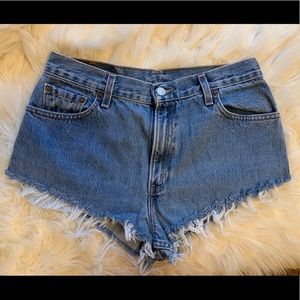 Levi Cutoff Jean Shorts